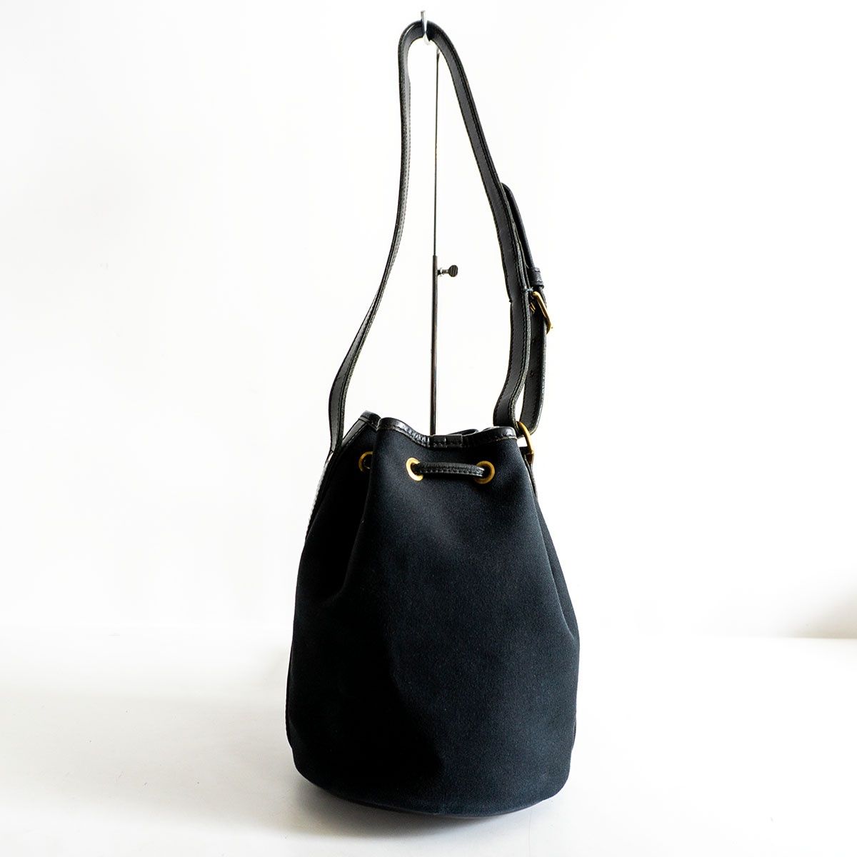 美品】BRADY【Calder 巾着型 ミニ ショルダーバッグ】ブラック 