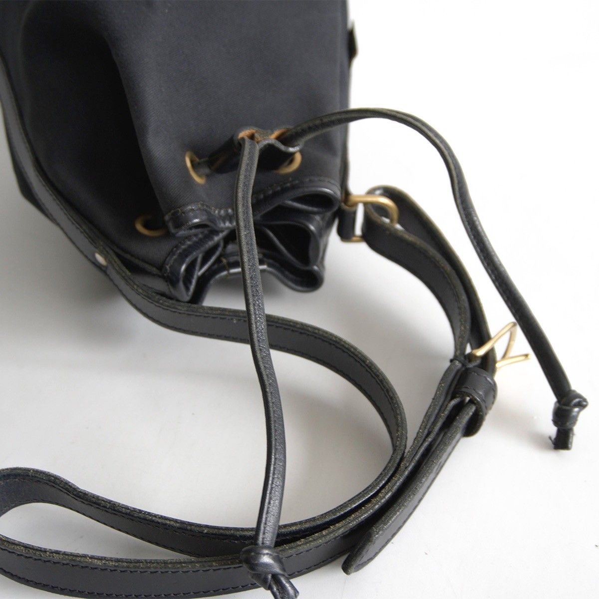 美品】BRADY【Calder 巾着型 ミニ ショルダーバッグ】ブラック 美品】BRADY【Calder 巾着型 ミニ ショルダーバッグ】ブラック