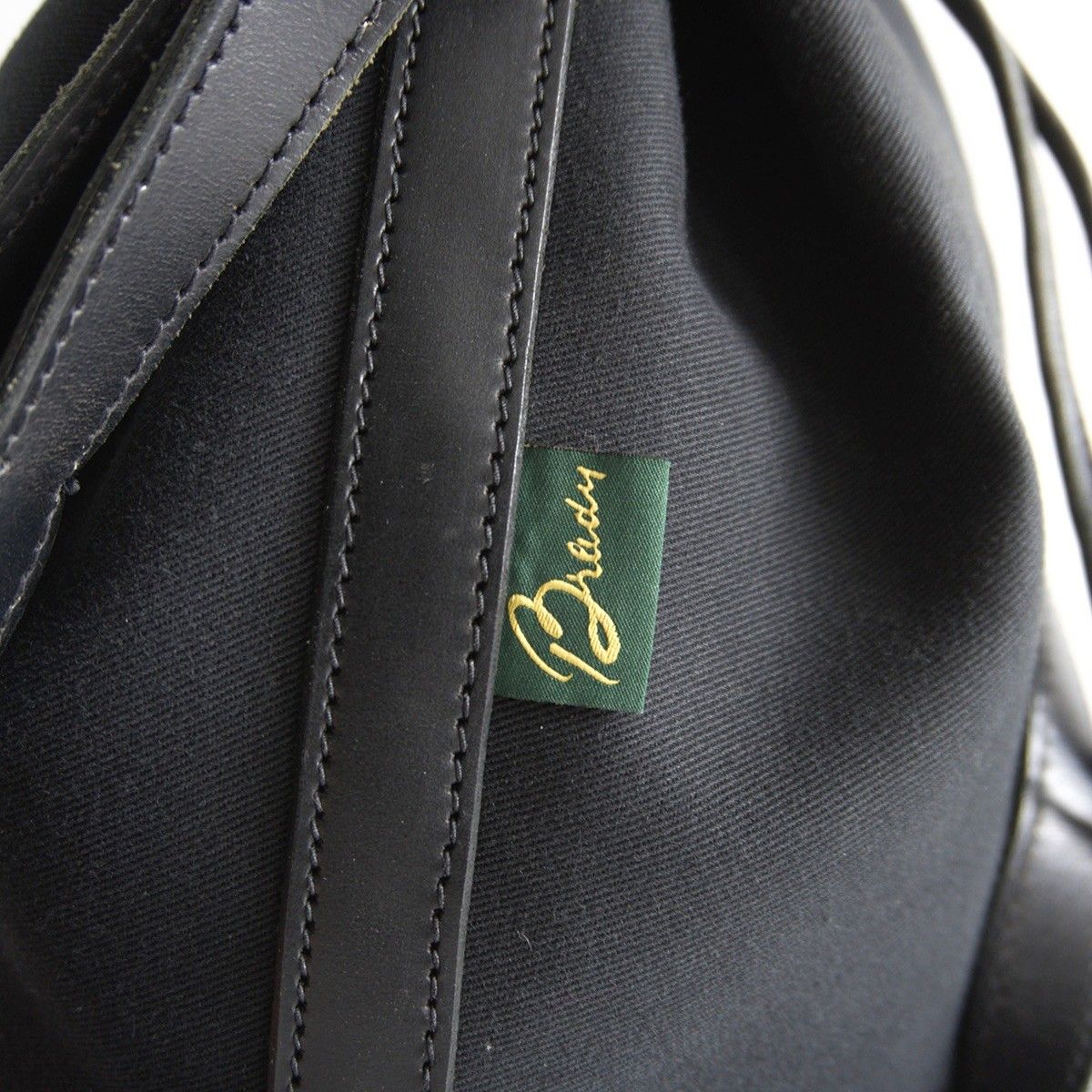 美品】BRADY【Calder 巾着型 ミニ ショルダーバッグ】ブラック 美品】BRADY【Calder 巾着型 ミニ ショルダーバッグ】ブラック
