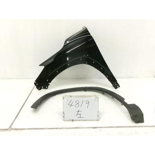 R3年 カローラクロス 3BA-ZSG10 左Fフェンダー モール付 218 ブラック系 53802-16470 208018 4819