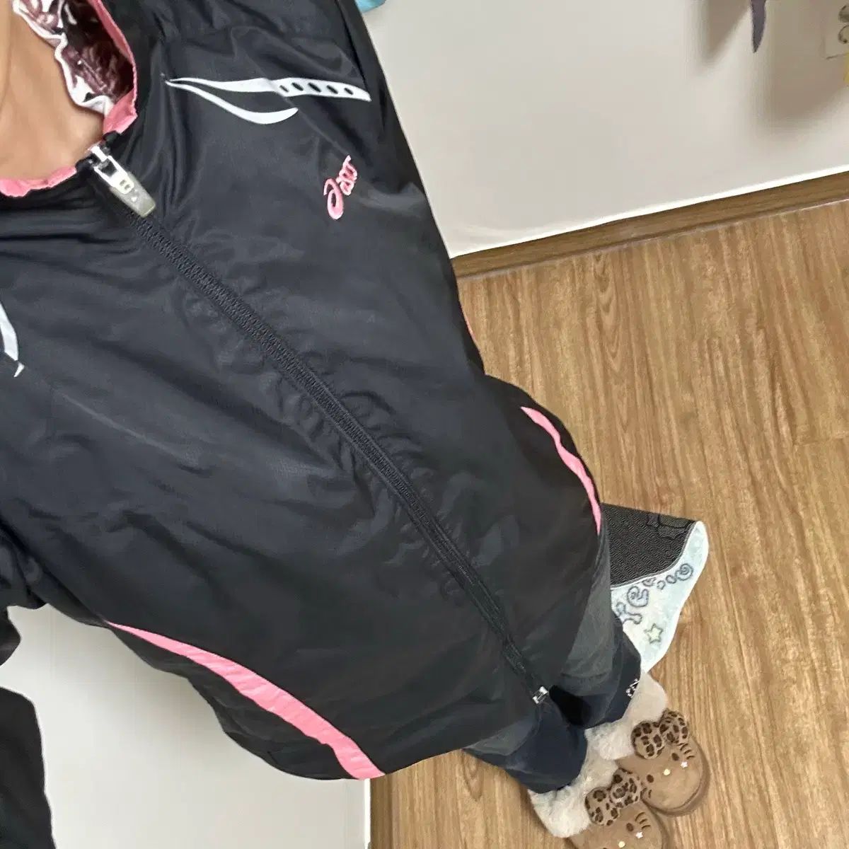 ヴィンテージ asics アシックス ジップアップ ブラック ピンク 姫ギャル スポーティー ぼっち・ざ・ろっく! ニュージーンズ ブロークコア ゴシック