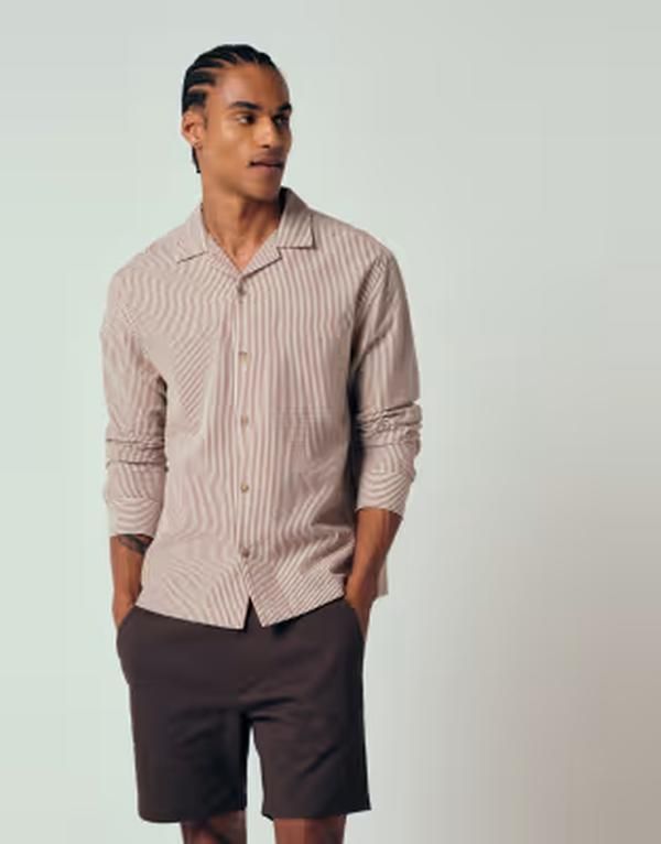 エイソス メンズ トップス シャツ ASOS DESIGN relaxed camp collar seersucker striped shirt Burgundy バーガンディ
