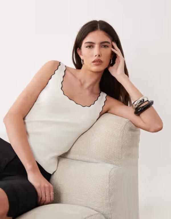 ジェイディーワイ レディース トップス ベスト コントラスト ニット JDY scallop edge knitank top with black contrast seams White Black ホワイト