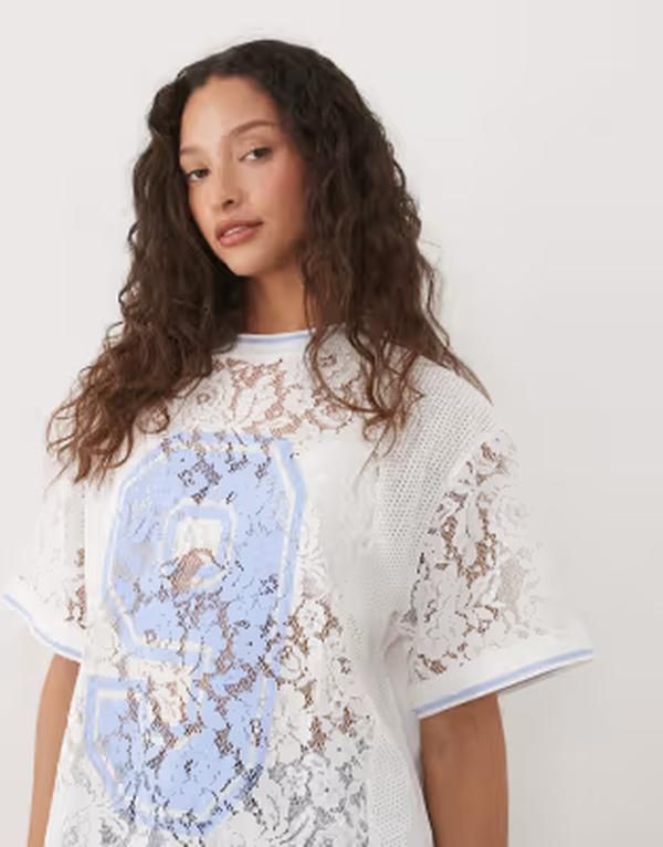 エイソス レディース トップス Tシャツ レース グラフィック ASOS DESIGN oversized lace top with football graphic WHITE ホワイト
