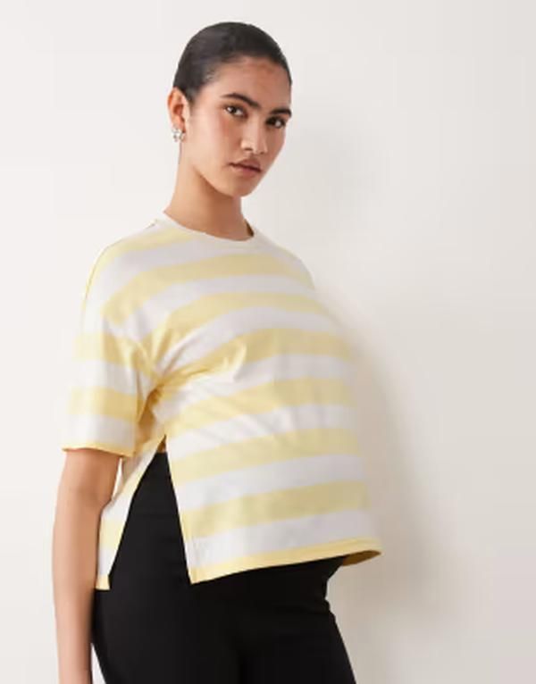 ママライシアス レディース トップス Tシャツ サイドスリット クロップド マタニティ Mamalicious Mamalicious Maternity boxy cropped side slitshirt in wide yellow and cream