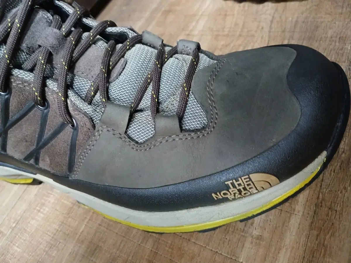 THE NORTH FACE ゴアテックス 登山靴 ミッドカット ブラウン 275mm