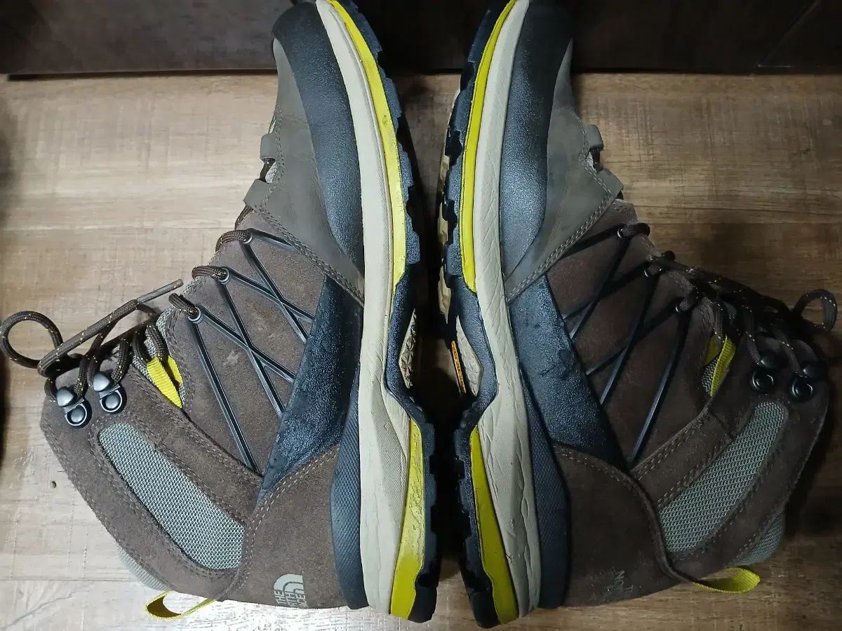 THE NORTH FACE ゴアテックス 登山靴 ミッドカット ブラウン 275mm