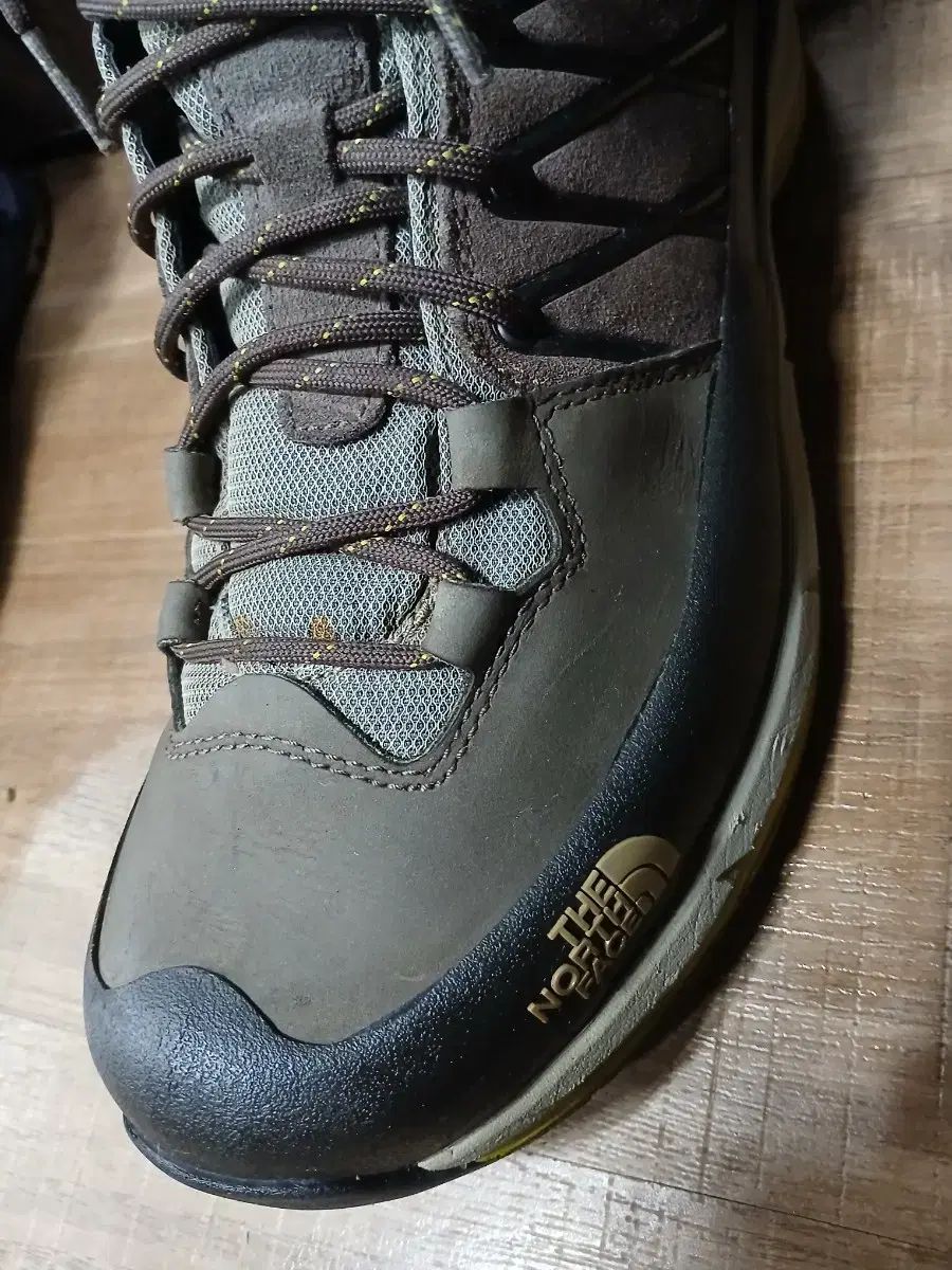THE NORTH FACE ゴアテックス 登山靴 ミッドカット ブラウン 275mm