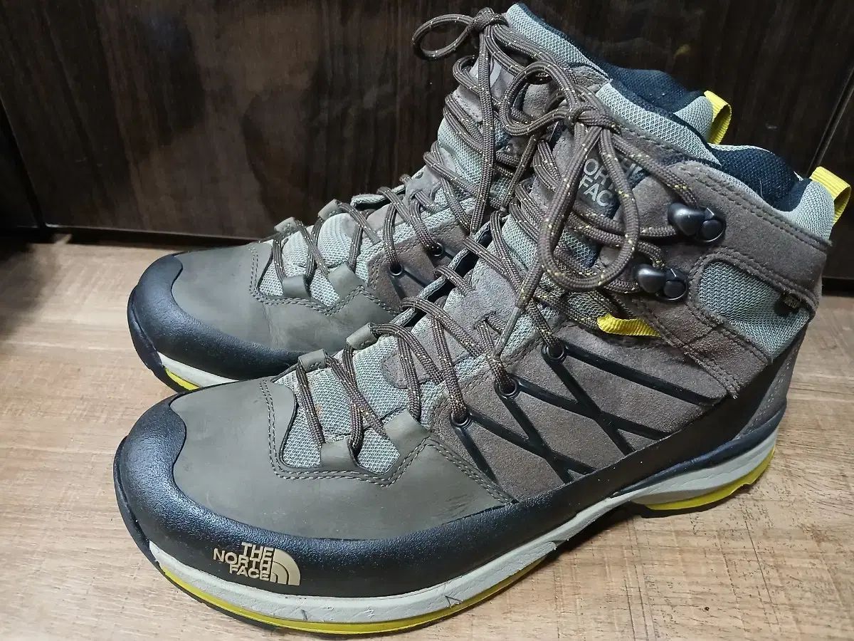 THE NORTH FACE ゴアテックス 登山靴 ミッドカット ブラウン 275mm