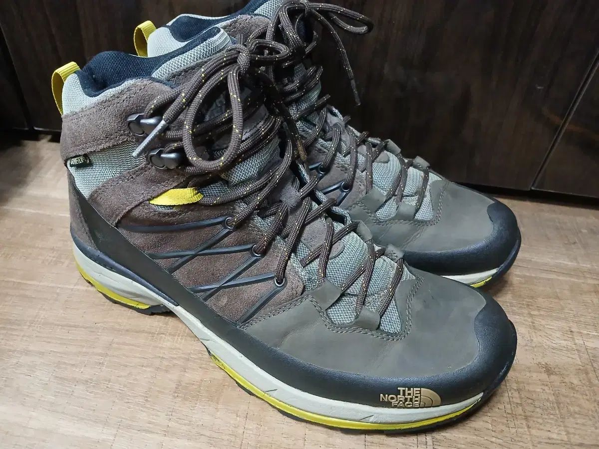 THE NORTH FACE ゴアテックス 登山靴 ミッドカット ブラウン 275mm