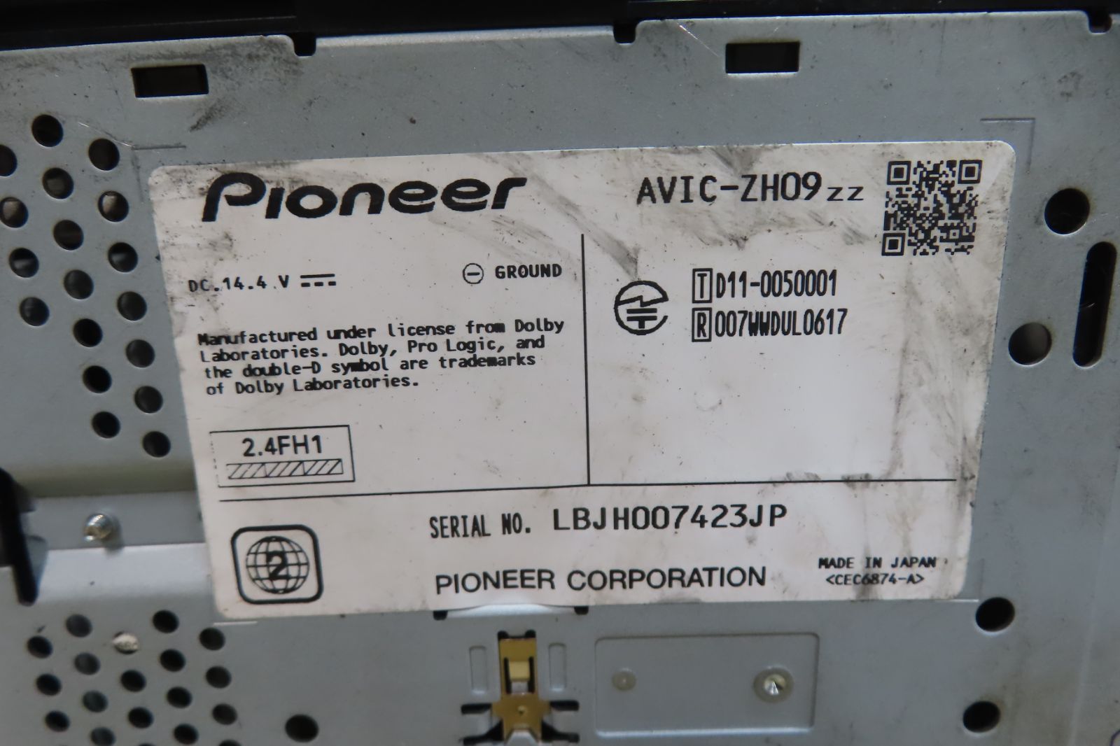 動作保証付★F6434/カロッツェリア　AVIC-ZH09　HDDナビ　地図2011年　地デジTVフルセグ内蔵　Bluetooth内蔵　CD DVD再生OK　本体のみ