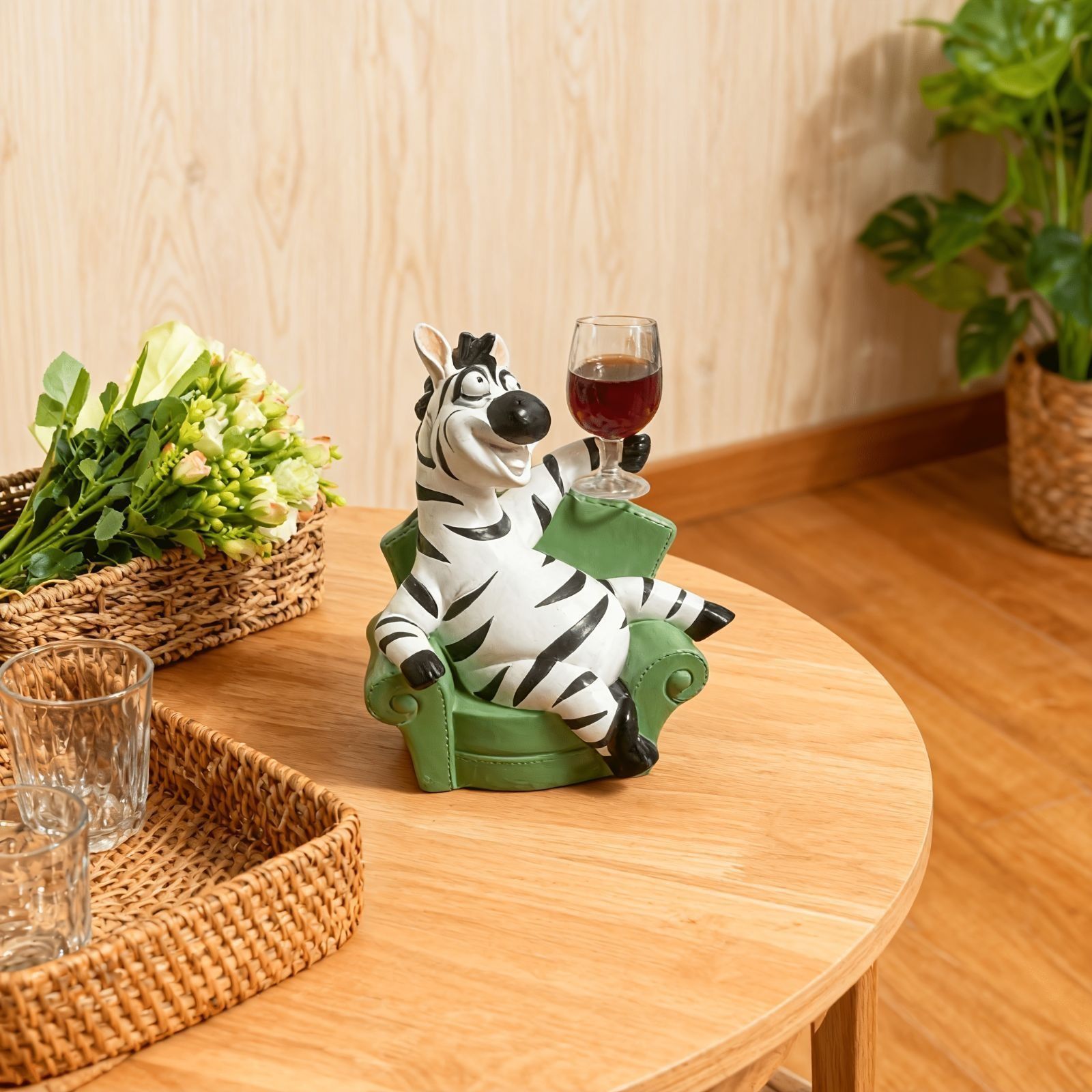 置物 オブジェ ガーデンオーナメント ソファに座ってワインを飲んでいるシマウマ しまうま 屋外 屋内 インテリア 玄関 リビング ダイニング 装飾 庭 ガーデニング 装飾 ガーデン 樹脂 可愛い ギフト インテリア用品 贈り物 雑貨 ミニサイズ