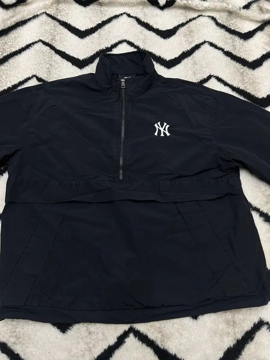 M MLB ニューヨーク・ヤンキース Anorak（アノラック）/ブラック
