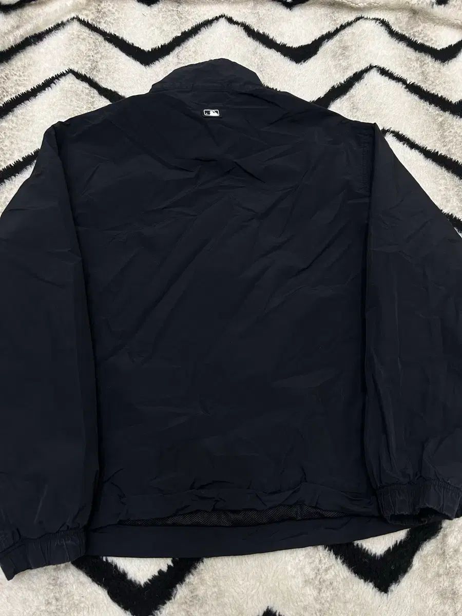 M MLB ニューヨーク・ヤンキース Anorak（アノラック）/ブラック