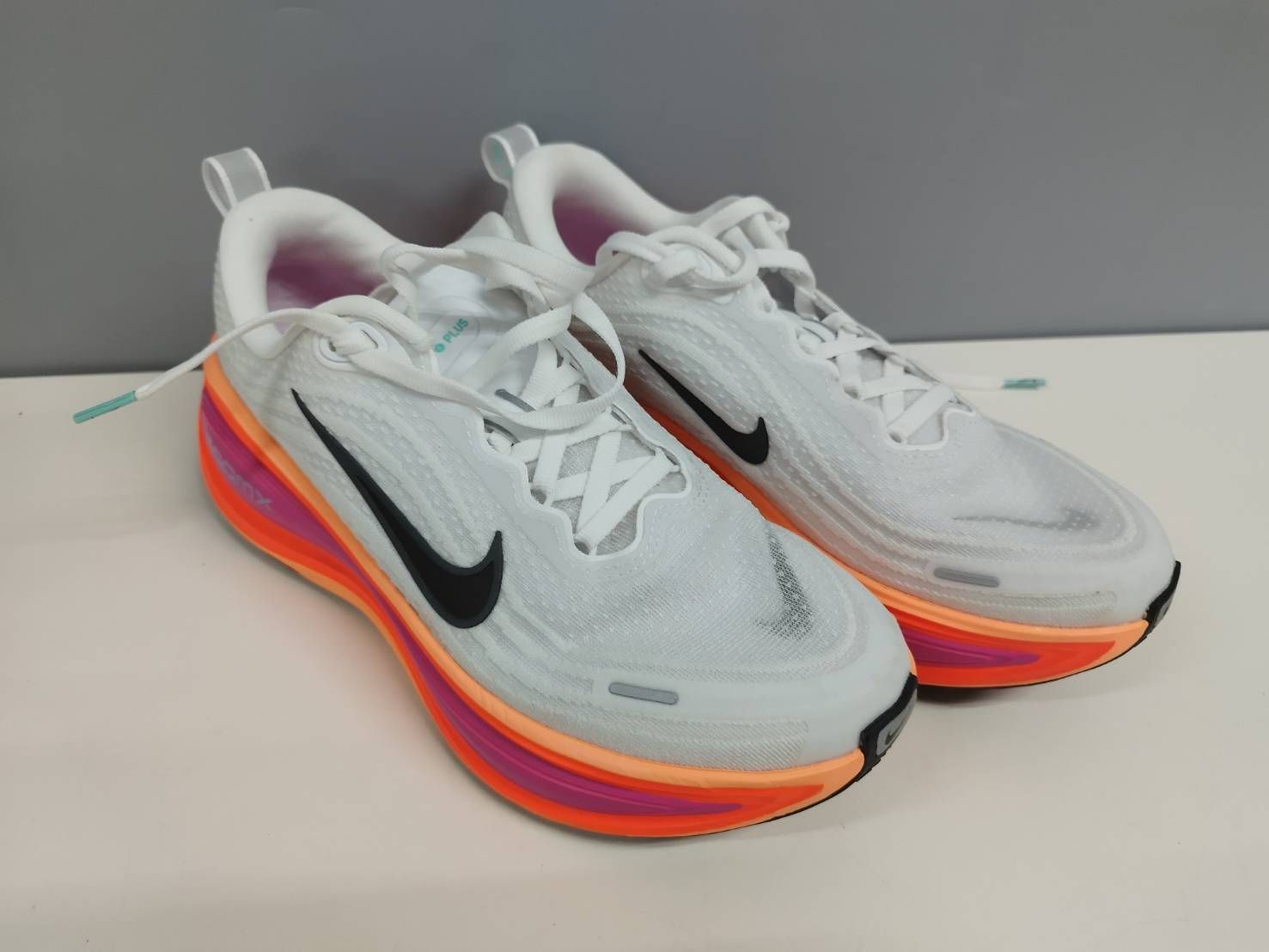 【美品】NIKE ウィメンズ ボメロ プラス/ランニングシューズ/24.5cm