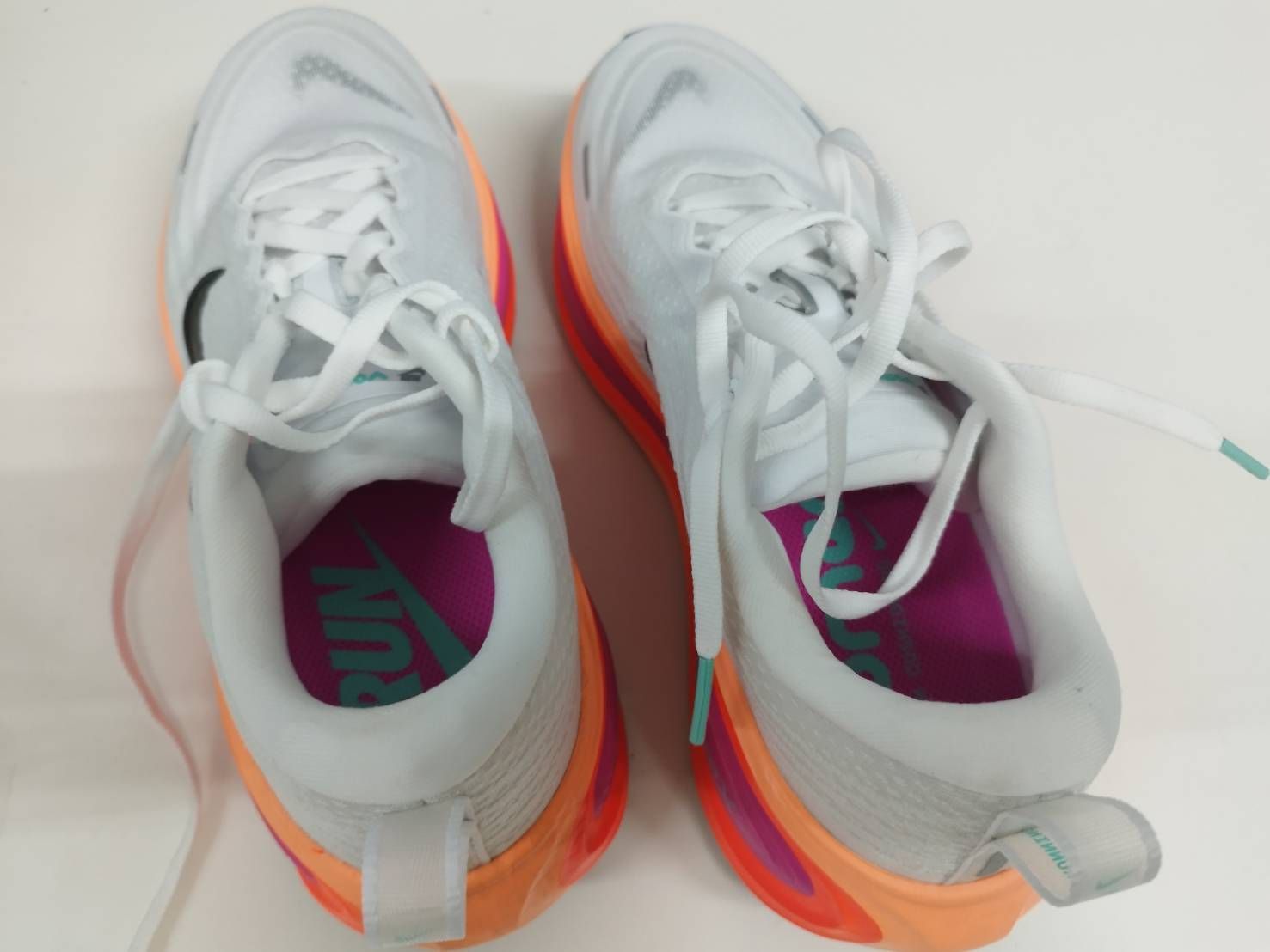 美品】NIKE ウィメンズ ボメロ プラス/ランニングシューズ/24.5cm 