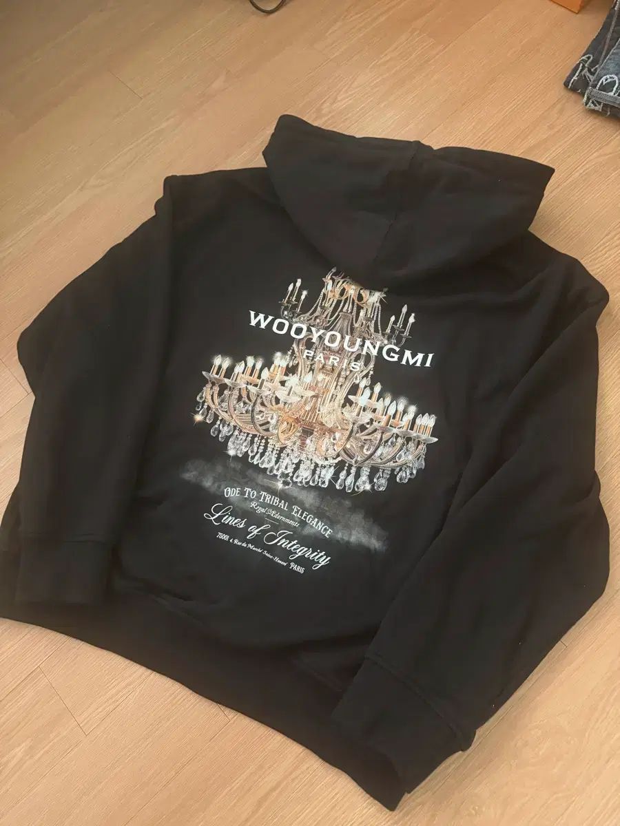 S+級 ウーヨンミ ブラック シャンデリア プリンティング フーディー Tシャツ / サイズ48