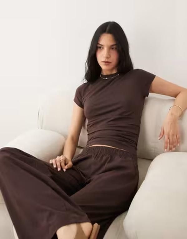 エイソス レディース トップス Tシャツ ギャザー ASOS DESIGN short sleeve ruched waistop in chocolate part of a set Chocolate チョコレート