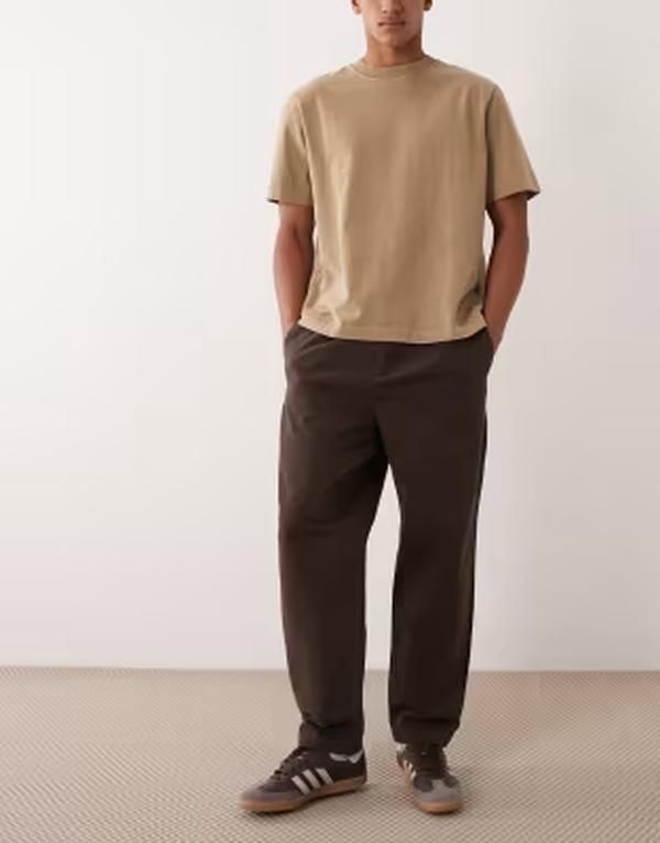 エイソス メンズ ボトムス カジュアルパンツ ASOS DESIGN relaxed tapered pants with inverted pleats BROWN ブラウン