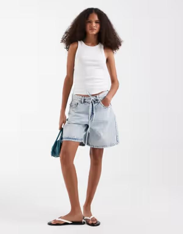 ヴェロモーダ レディース ボトムス ハーフパンツ・ショーツ ショートパンツ デニム Vero Moda Wien mid rise beltedenim shorts in light blue wash Light Blue Denim デニム