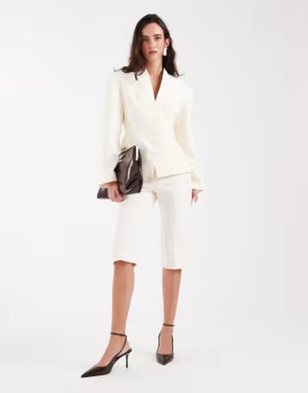 エイソス レディース ボトムス カジュアルパンツ キャップ ASOS DESIGN tailored button detail capri pants in cream クリーム
