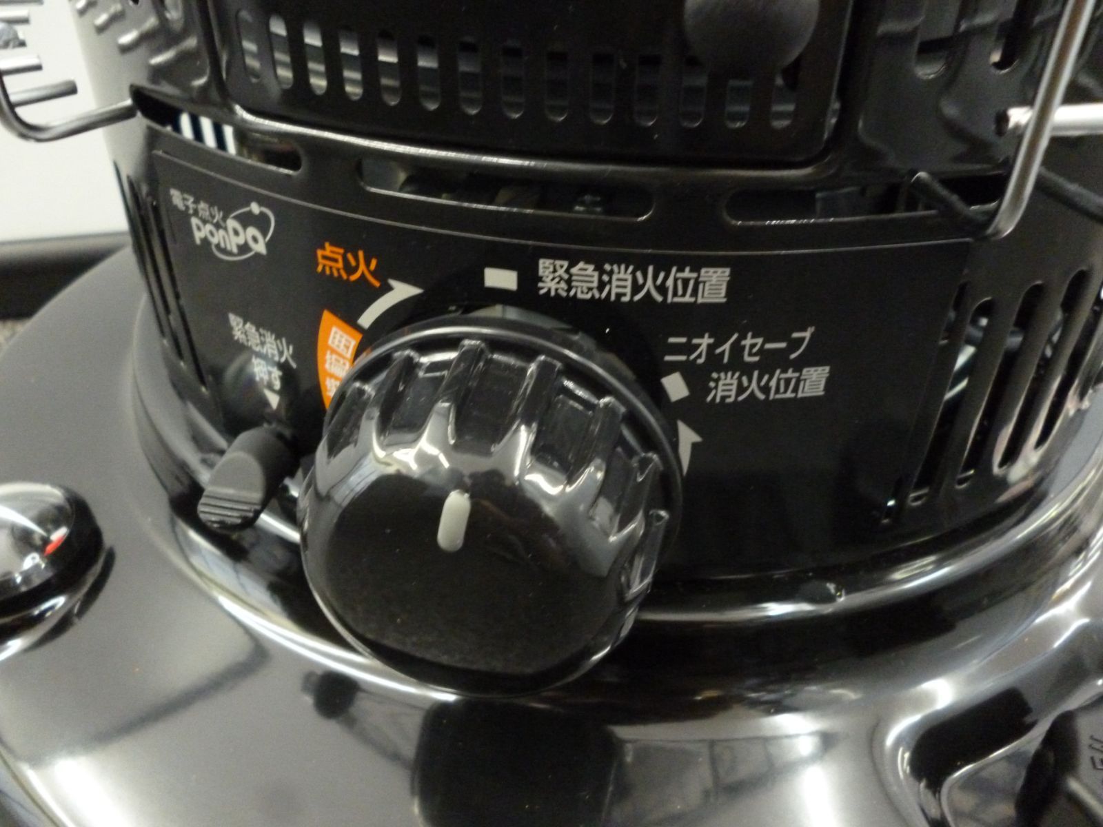 ② 中古美品 2023年製 トヨトミ 石油ストーブ KS-67H 17畳/24畳 収納