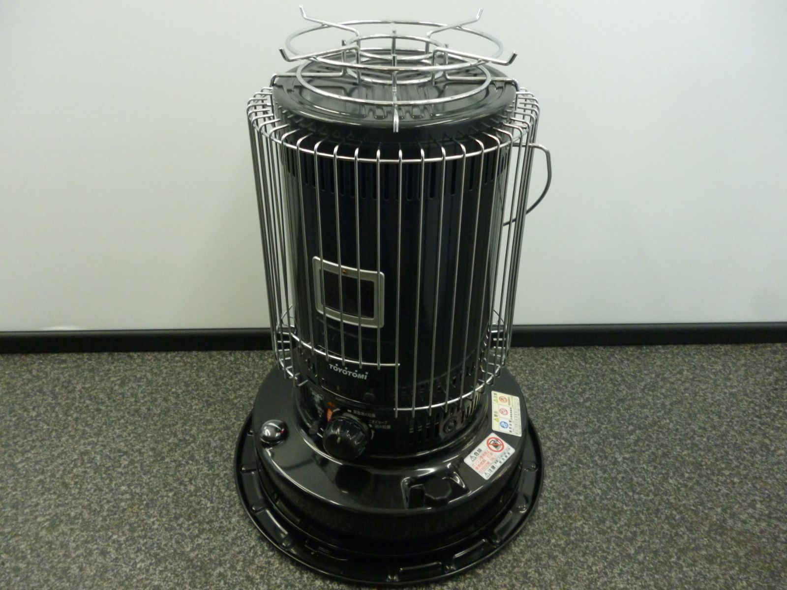 ② 中古美品 2023年製 トヨトミ 石油ストーブ KS-67H 17畳/24畳 収納