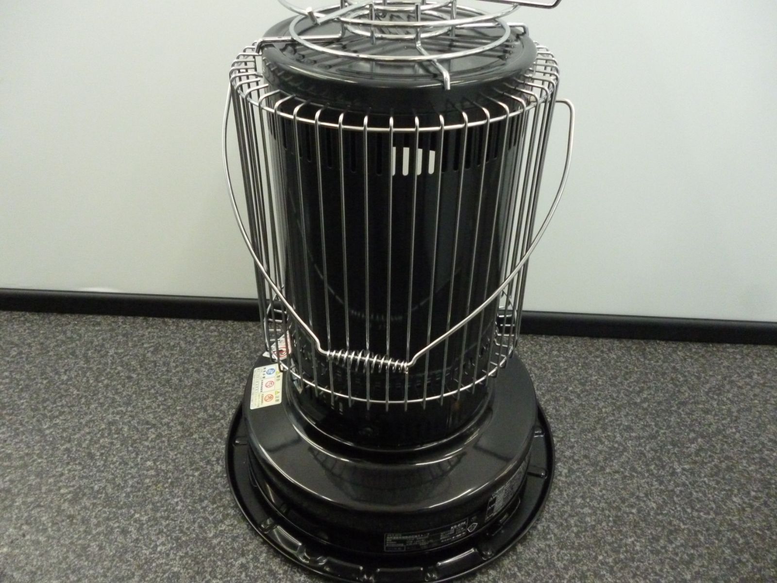 ② 中古美品 2023年製 トヨトミ 石油ストーブ KS-67H 17畳/24畳 収納