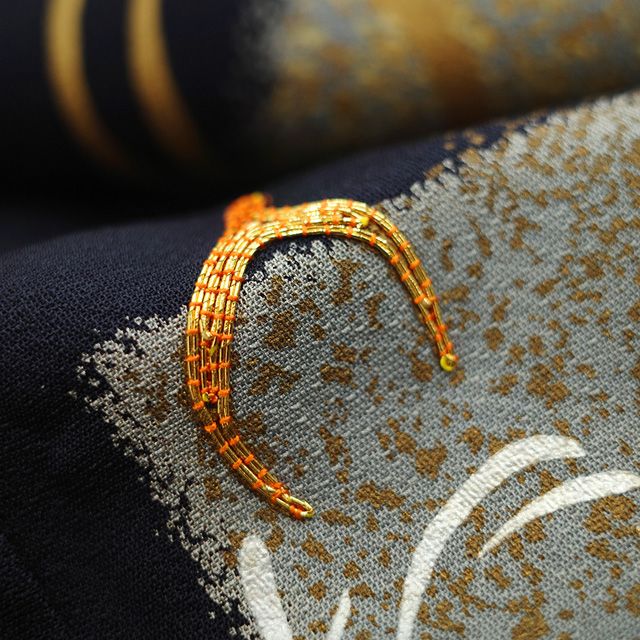 新古品】 訪問着 着物 正絹 袷 金駒刺繍 金銀彩加工 手染め 黒紺色 新古品】 訪問着 着物 正絹 袷 金駒刺繍 金銀彩加工 手染め 黒紺色