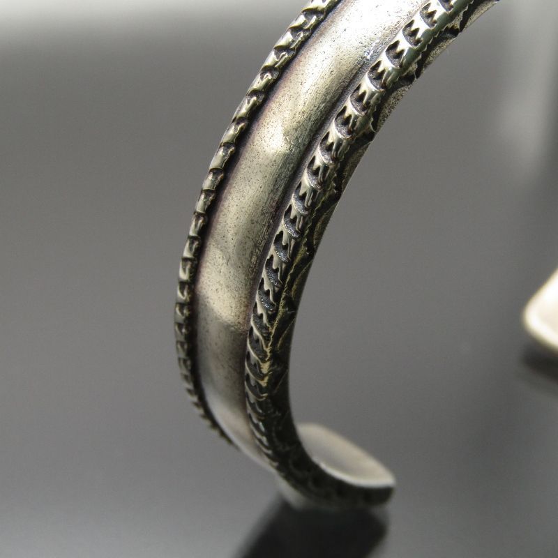 Perry Shorty ナバホ族 バングル チゼル 9.5mm コインシルバー ペリー