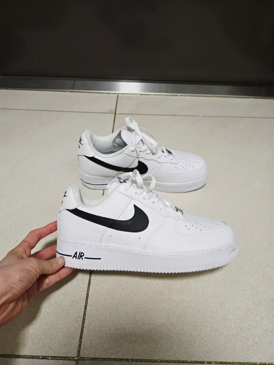 250 NIKE エアフォース1 スニーカー