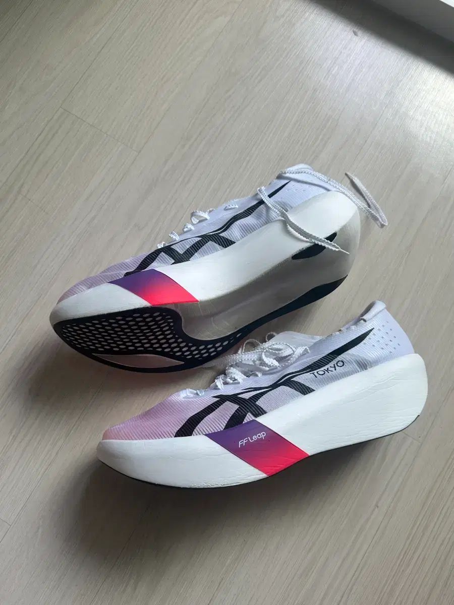 アシックス メタスピード レイ 285