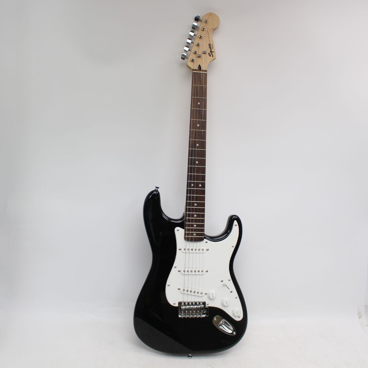 IS030)【美品】Squier by Fender Bullet Strat（バレット・ストラト）エレキギター 2017年製 ブラック