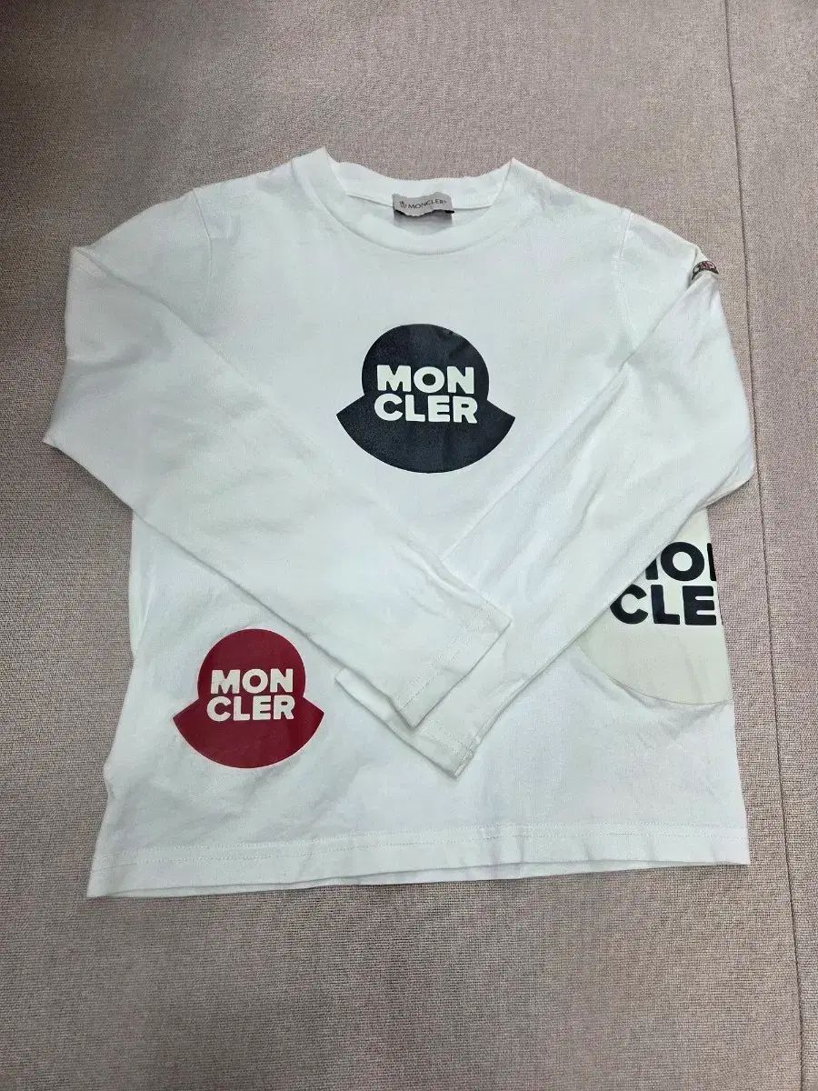 キッズ モンクレール 白 ロゴ プリント 長袖 Tシャツ