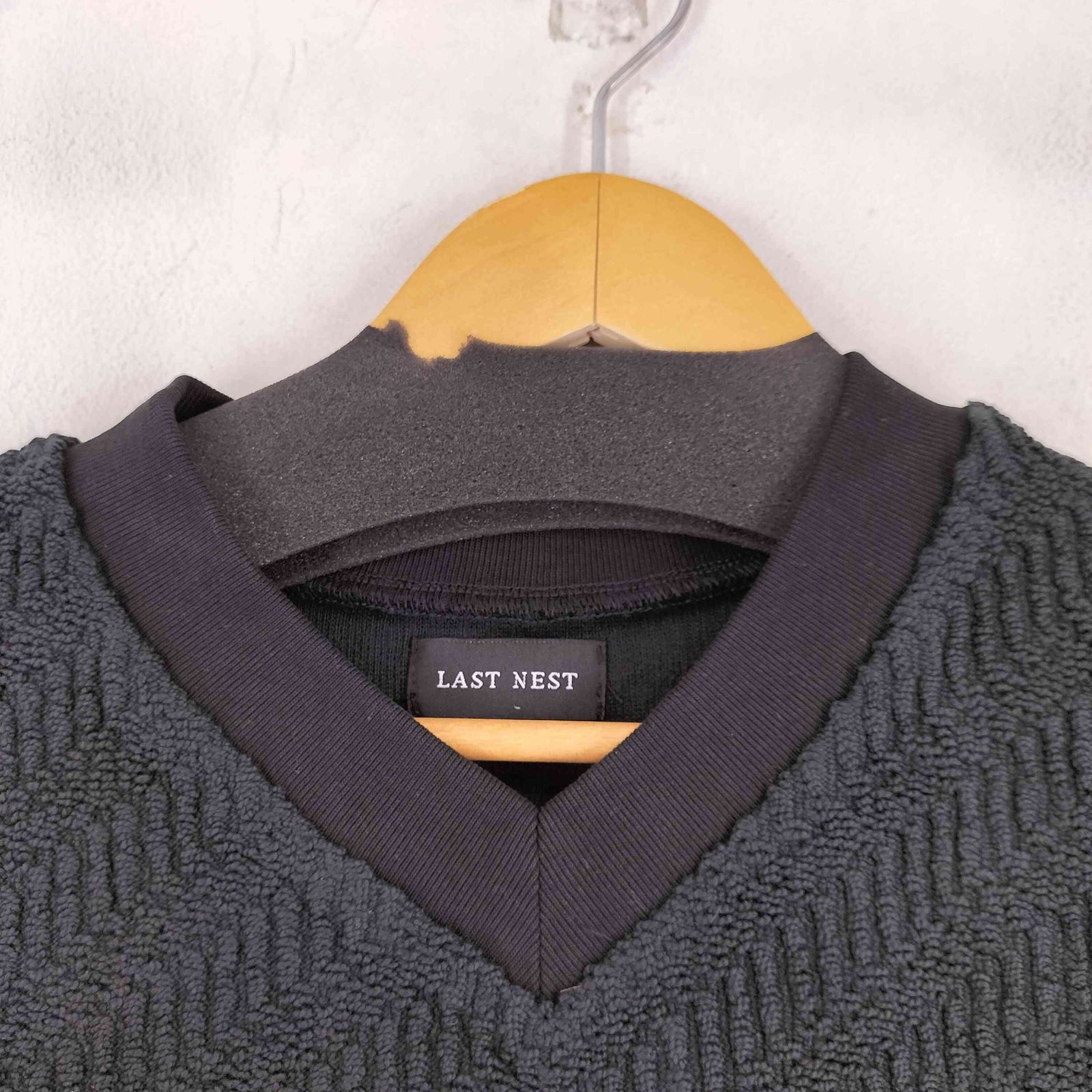 Last nest LOGO EMB KNIT VEST / BLK トップス Last 【公式通販】