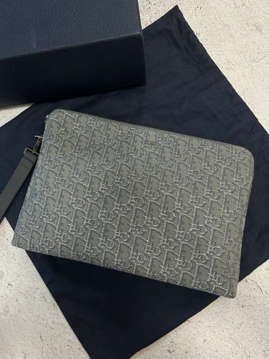 ディオール オブリーク ルテニウム アイパッド クラッチバッグ バッグ ほぼ新品