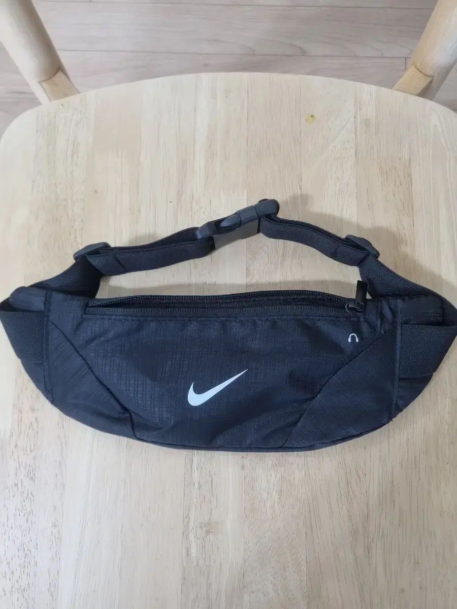 ナイキ ブラック ヒップバッグ ランニングバッグ 新品
