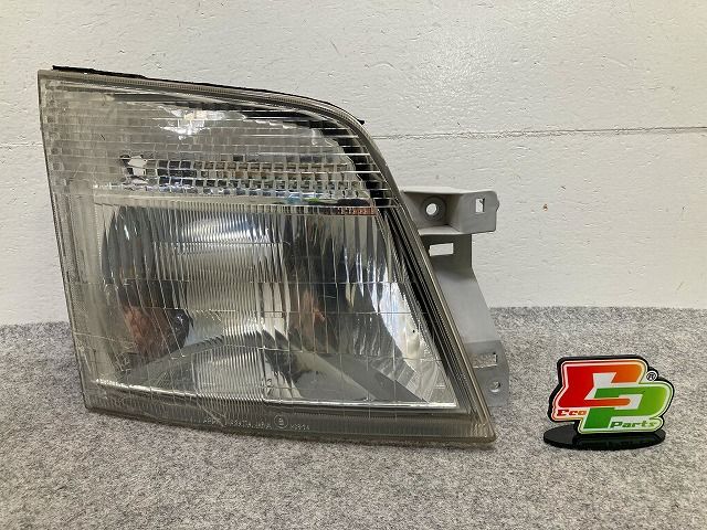 キャラバン E25/CQGE25/CWGE25/QE25/QGE25/SE25/SGE25 純正 右 ヘッドライト/ランプ ハロゲン KOITO 100-24774 日産(149089)