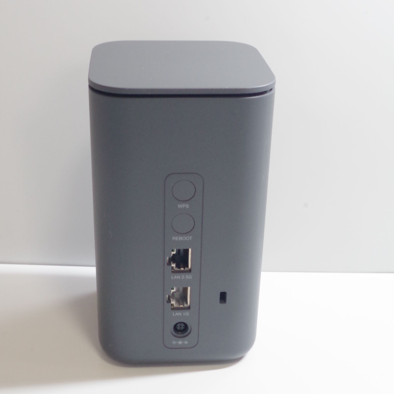 NTT ドコモ HR02 home 5G ルーター Wi-Fi 本体のみ- メルカリ