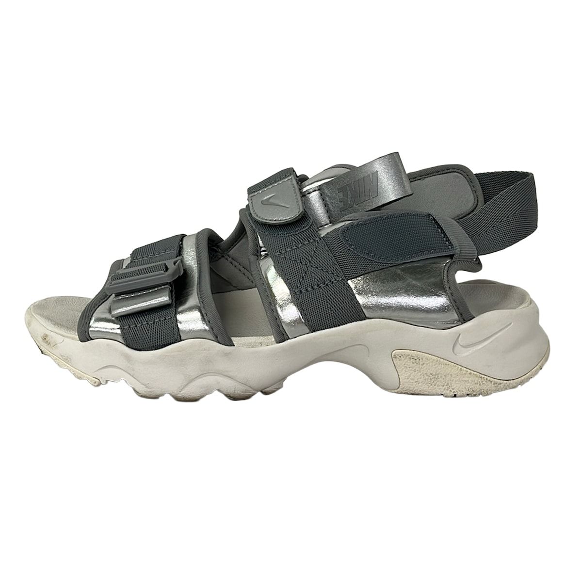 NIKE(ナイキ) サンダル 23 レディース キャニオンサンダル CW6211-001 シルバー×グレー