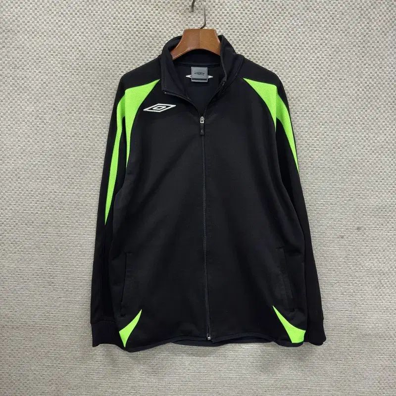 アンブロ トラックジャージ ジップアップ 100 D02400 4,342円