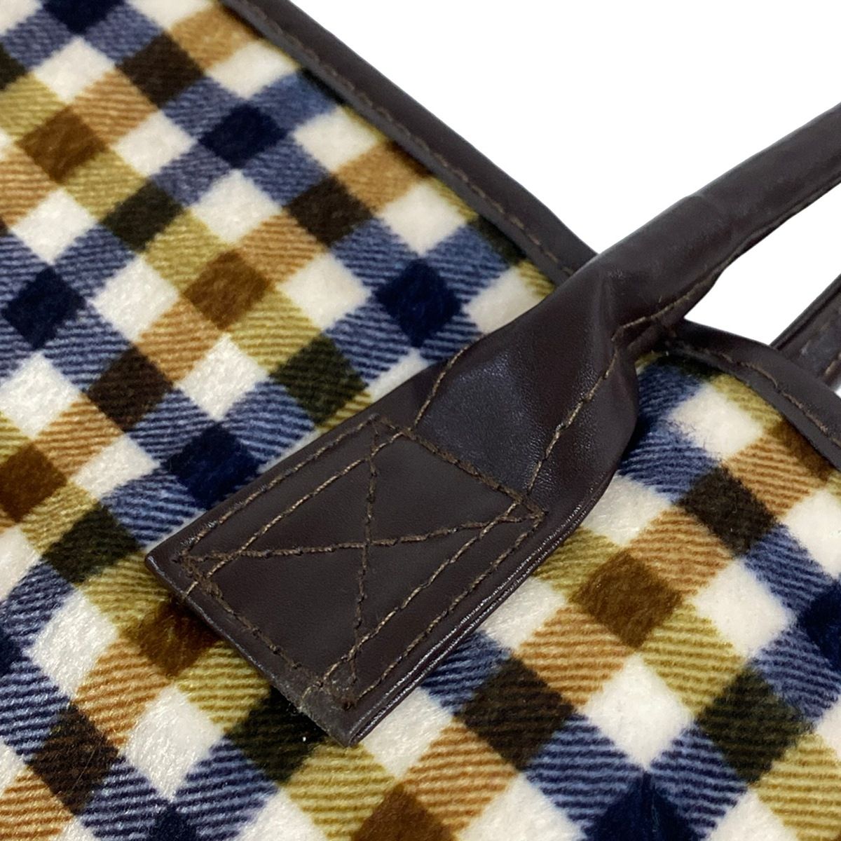 Aquascutum(アクアスキュータム) トートバッグ - 白×ネイビー×ブラウン 