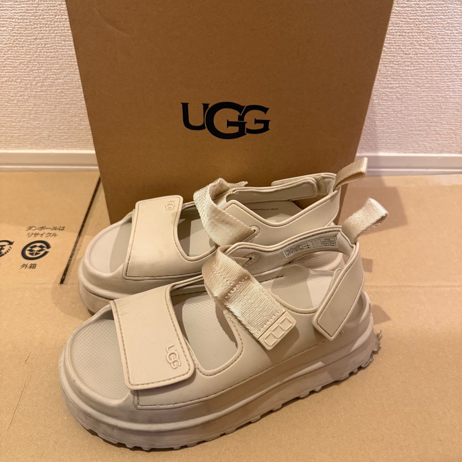 【値下げ可能！】UGG GOLDENGLOW BLACK アグ　ゴールデングロウ　ベージュ　beige 22cm、USW5