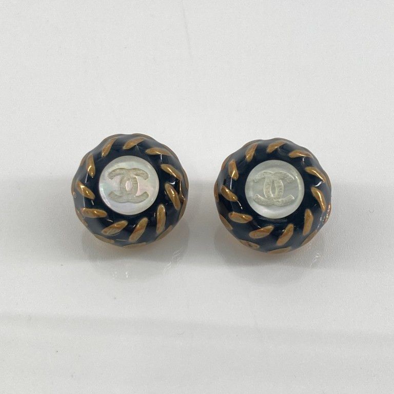 CHANEL（シャネル）　ココマーク　97・A　イヤリング　ブラック×ゴールド