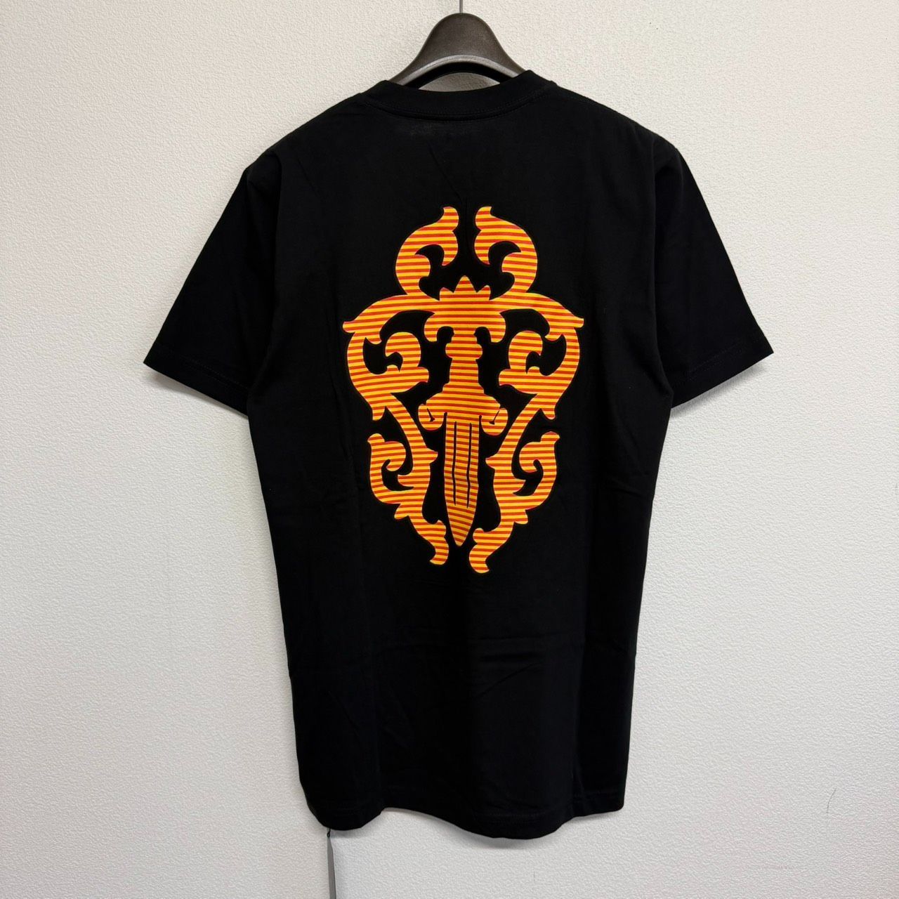 CHROME HEARTS クロムハーツ ダガー バックプリント 黒 ブラック オレンジ 半袖 Tシャツ トップス メンズ レディース Mサイズ 極美品 2449