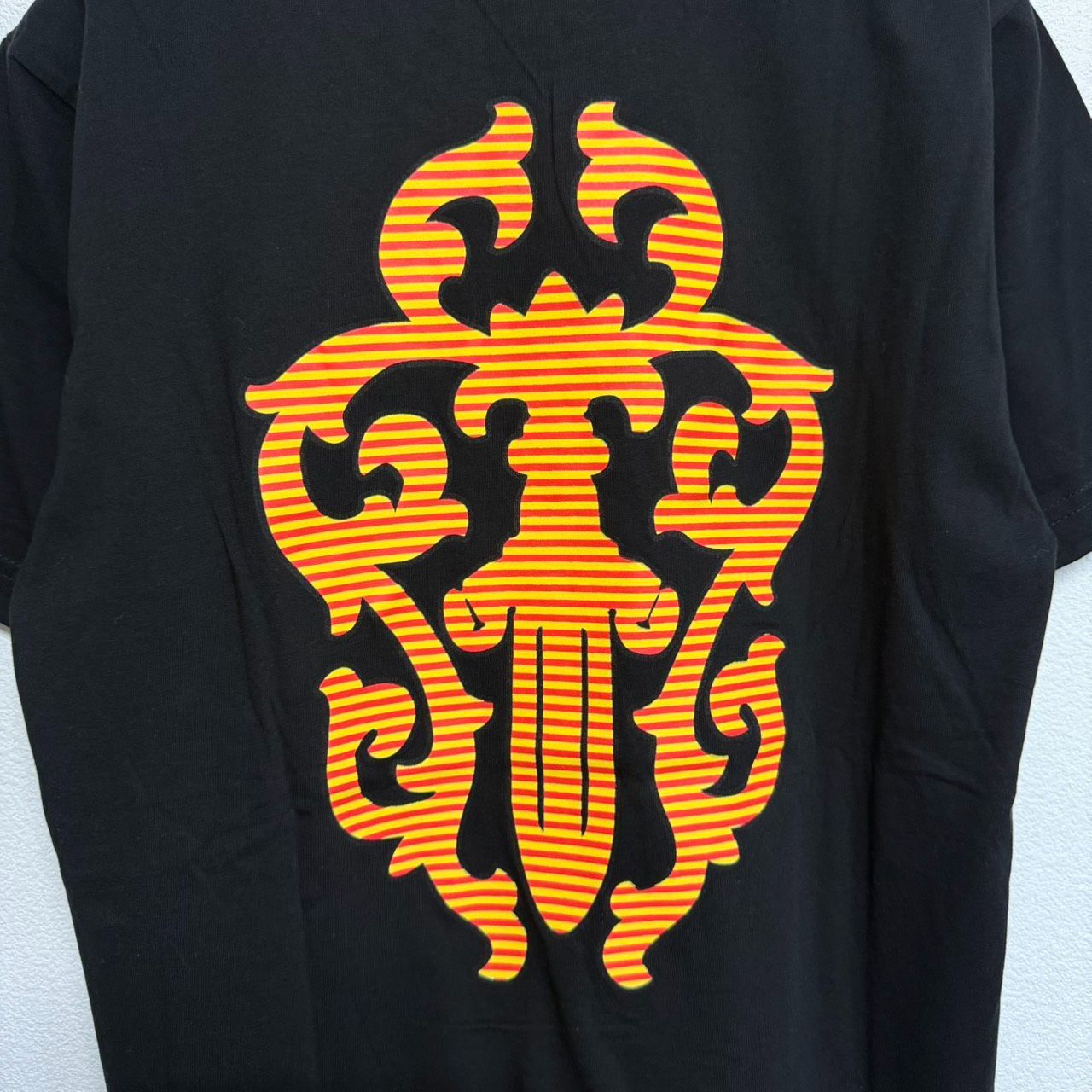 CHROME HEARTS クロムハーツ ダガー バックプリント 黒 ブラック オレンジ 半袖 Tシャツ トップス メンズ レディース Mサイズ 極美品 2449