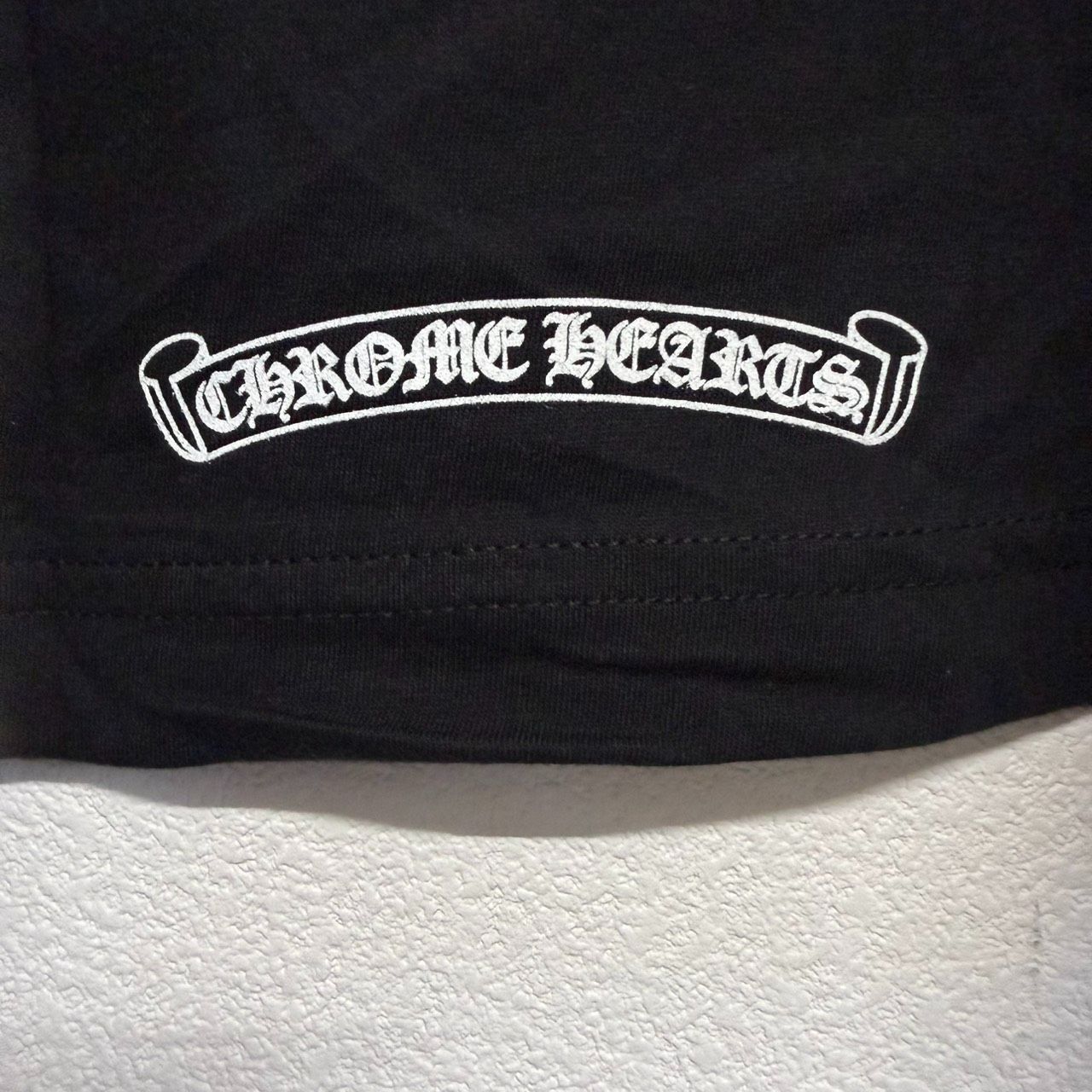 CHROME HEARTS Neck Logo クロムハーツ ネックロゴ 黒 ブラック 半袖 Tシャツ トップス メンズ レディース XLサイズ 新品未使用 2490 CHROME HEARTS Neck Logo クロムハーツ ネックロゴ 黒 ブラック 半袖 Tシャツ トップス メンズ レディース XLサイズ 新品未使用 2490
