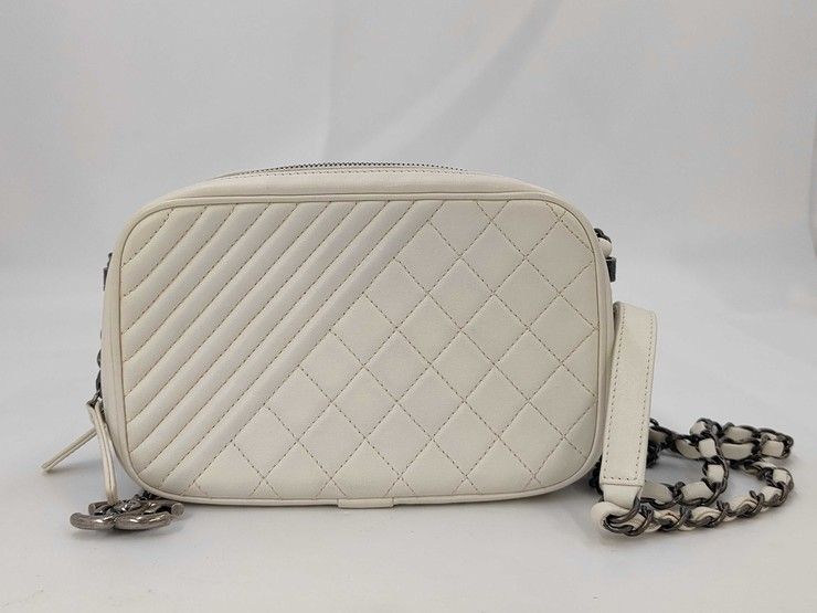CHANEL シャネル ショルダーバッグ ボーイシャネル カメラバッグ A92656 ホワイト系 ラムスキン レディース マトラッセ キルティング ココマーク チェーン ガンメタ金具 美品