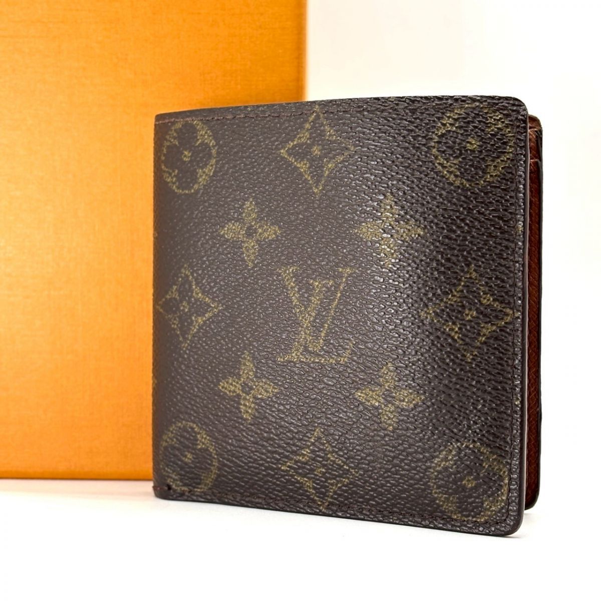 馴染むほどに格になる】 LOUIS VUITTON 二つ折り財布 モノグラム
