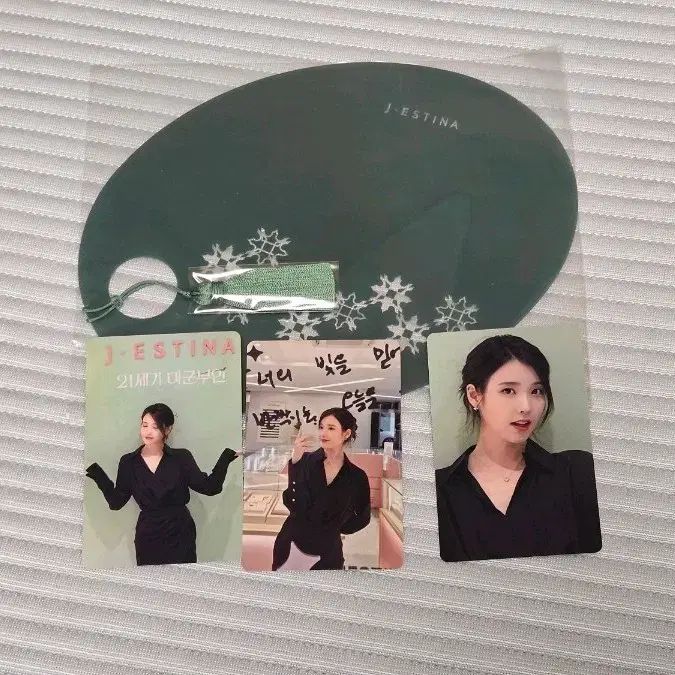 IU J.ESTINA ジェイエスティナ 誕生日 カフェ トレカ